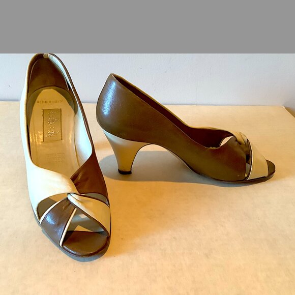 Stunning 1970s vintage Sergio Rossi Cream and Brown Spectator Pumps, Size 8.5 - Picture 4 of 16